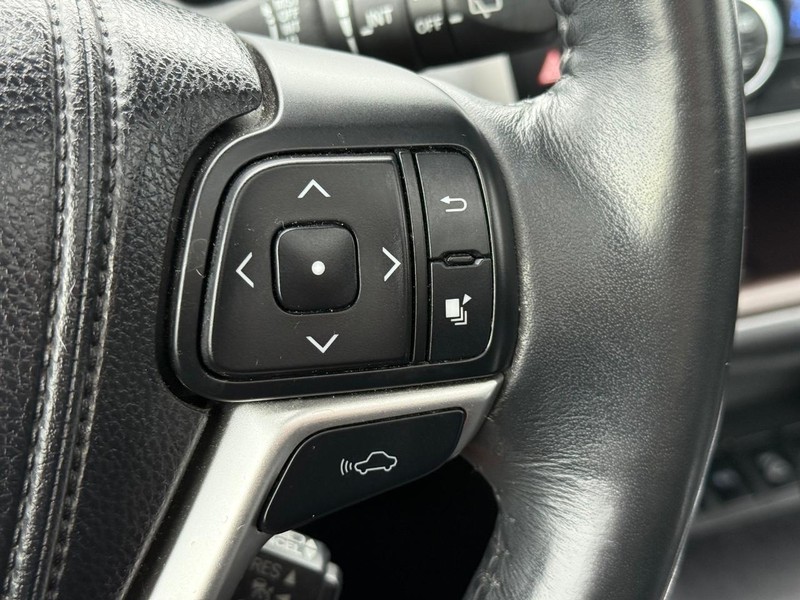 Toyota Highlander Vehicle Image 18
