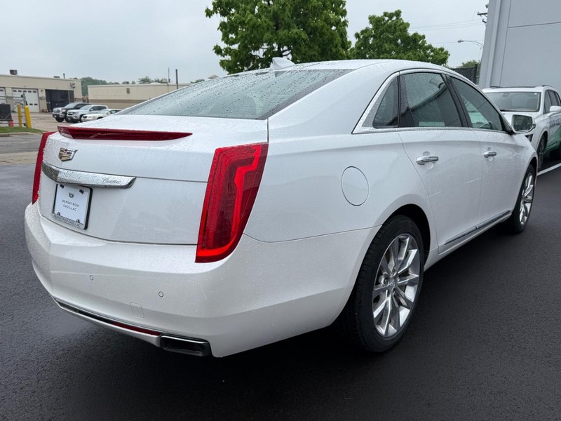 Cadillac XTS Vehicle Image 03