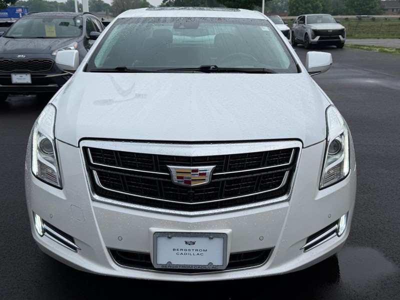 Cadillac XTS Vehicle Image 09