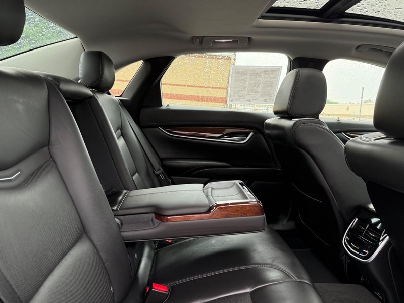 Cadillac XTS Vehicle Image 10