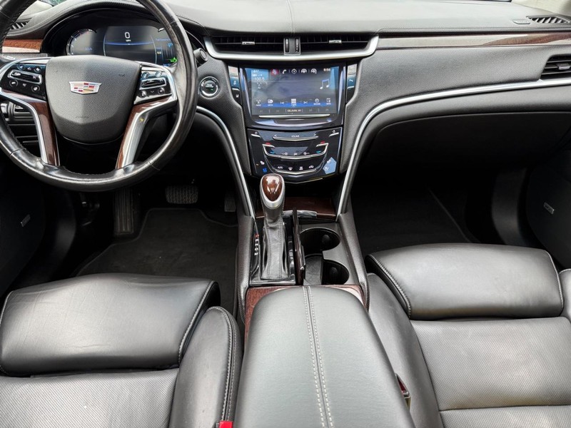 Cadillac XTS Vehicle Image 11