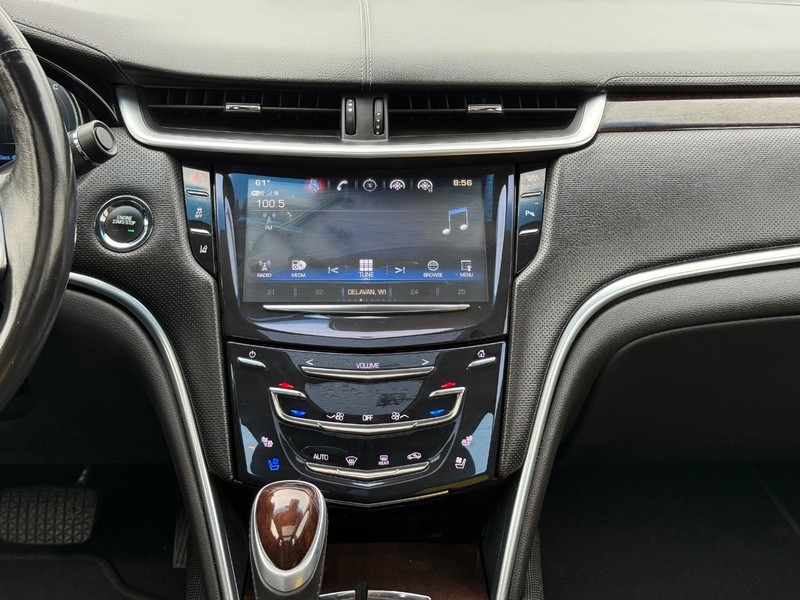 Cadillac XTS Vehicle Image 12