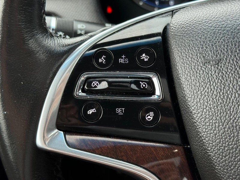 Cadillac XTS Vehicle Image 16
