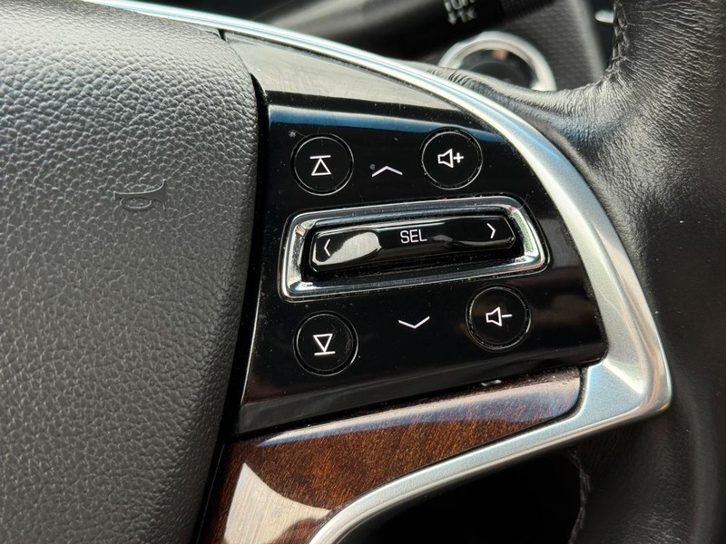 Cadillac XTS Vehicle Image 17