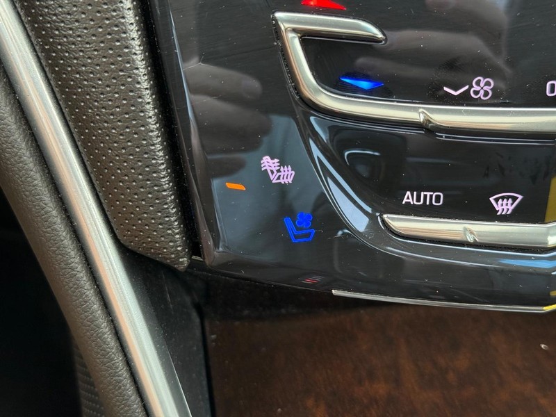 Cadillac XTS Vehicle Image 20