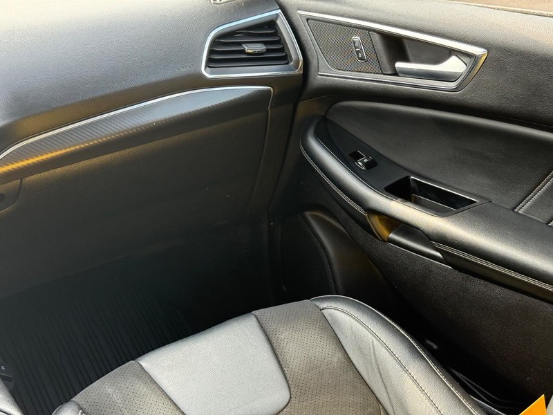 Ford Edge Vehicle Image 14