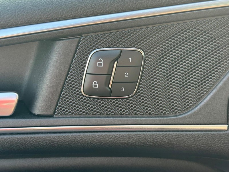 Ford Edge Vehicle Image 15