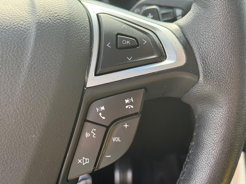Ford Edge Vehicle Image 17