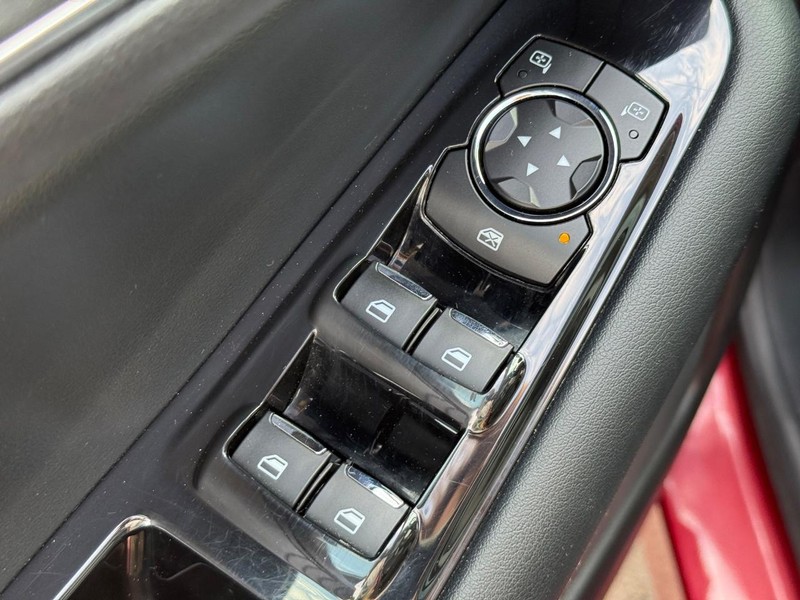 Ford Edge Vehicle Image 23