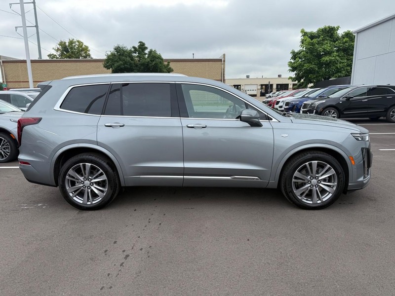 Cadillac XT6 Vehicle Image 02