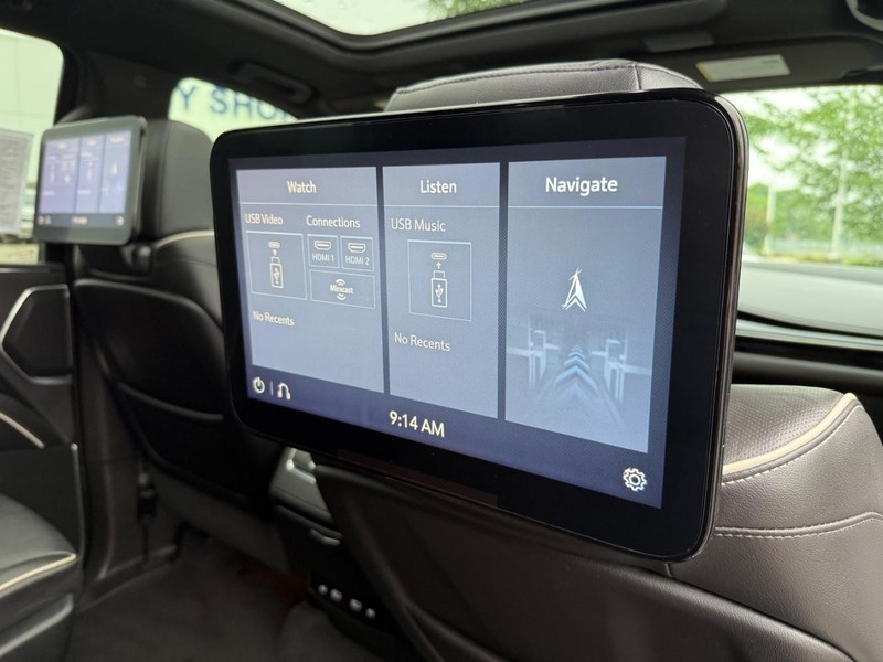 Cadillac Escalade Vehicle Image 12