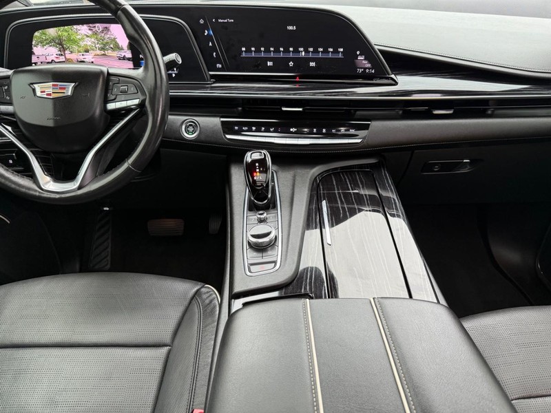 Cadillac Escalade Vehicle Image 13
