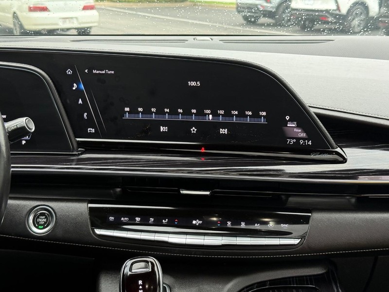 Cadillac Escalade Vehicle Image 14