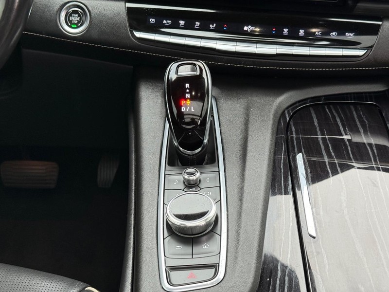 Cadillac Escalade Vehicle Image 15