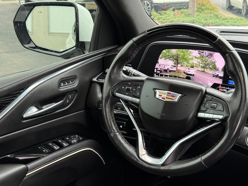 Cadillac Escalade Vehicle Image 16