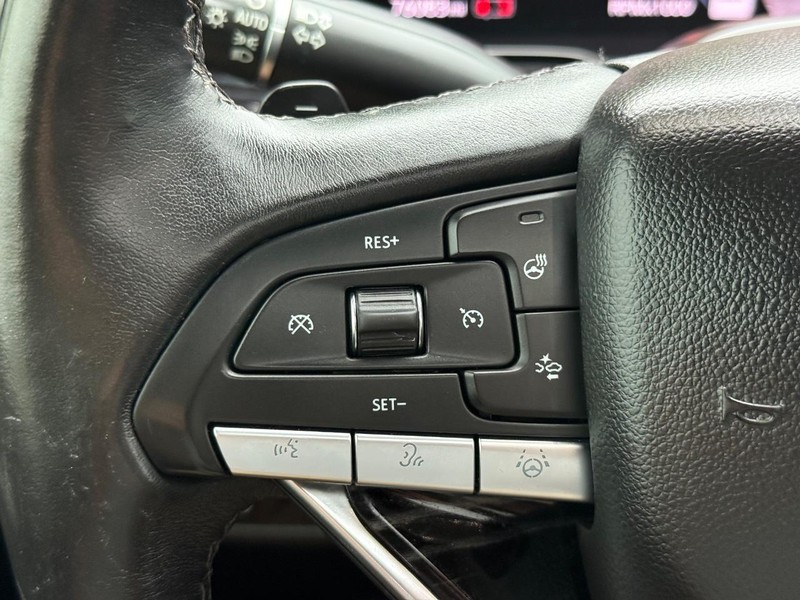 Cadillac Escalade Vehicle Image 20