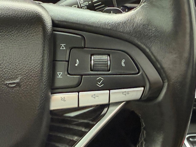 Cadillac Escalade Vehicle Image 21