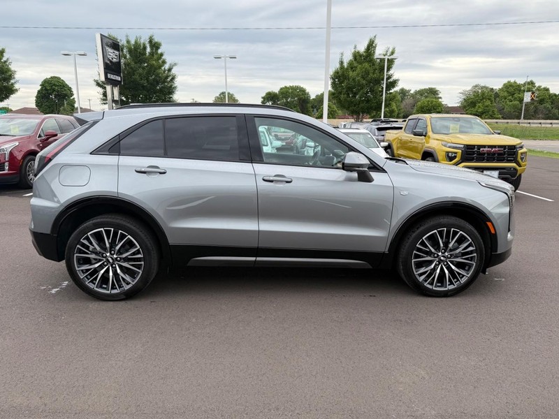 Cadillac XT4 Vehicle Image 02