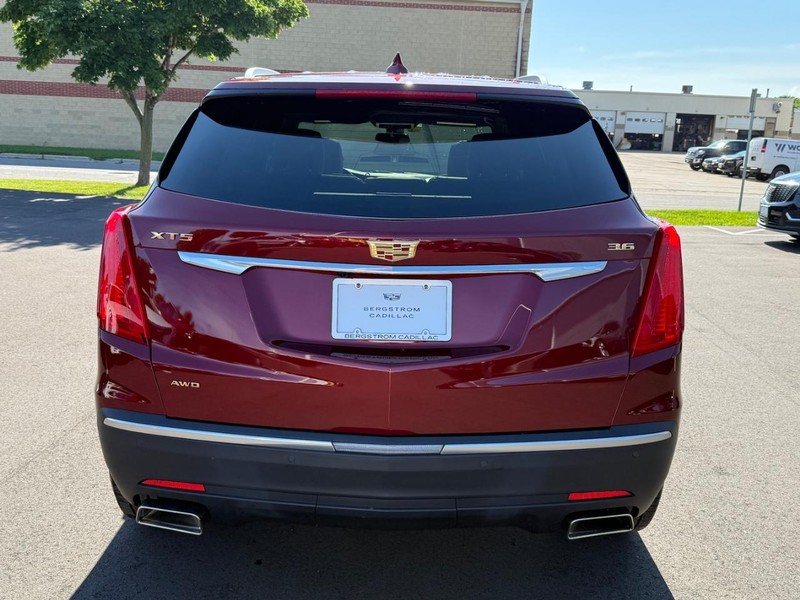 Cadillac XT5 Vehicle Image 04