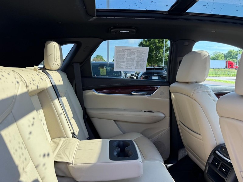 Cadillac XT5 Vehicle Image 10