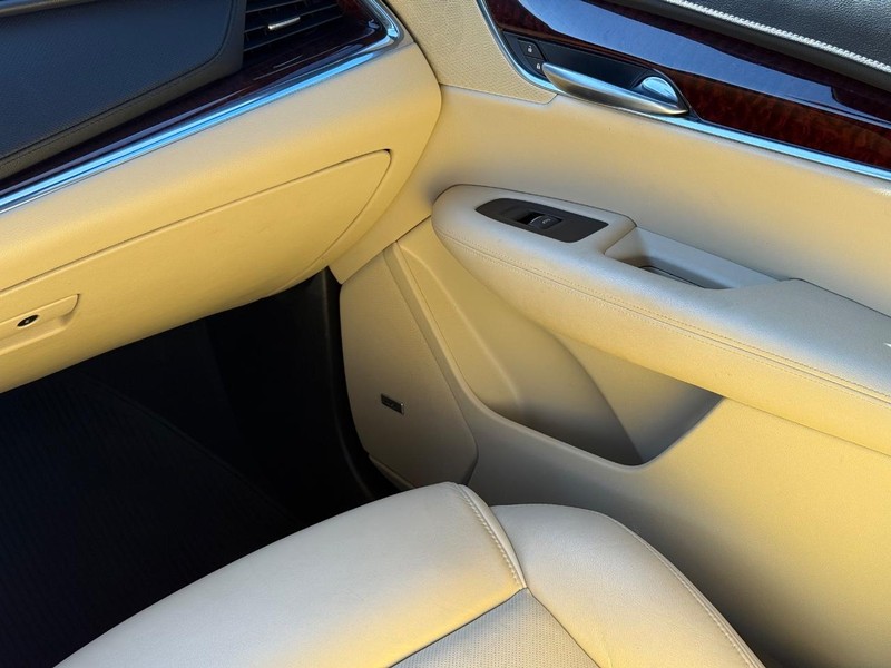 Cadillac XT5 Vehicle Image 15