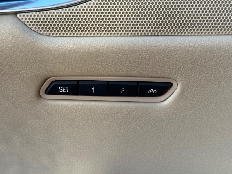 Cadillac XT5 Vehicle Image 16