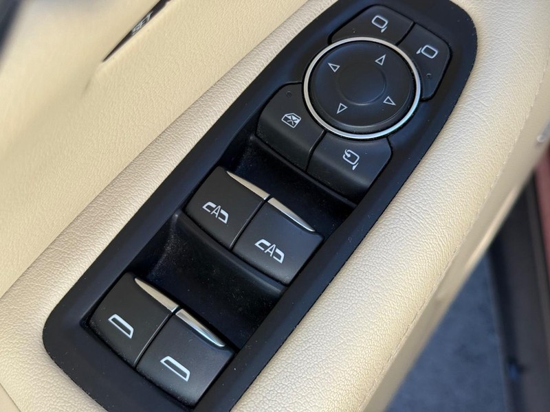 Cadillac XT5 Vehicle Image 24