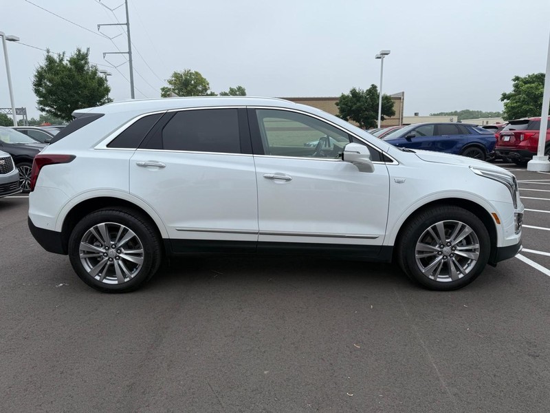 Cadillac XT5 Vehicle Image 02