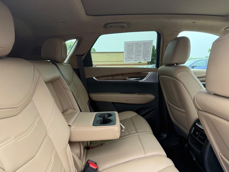 Cadillac XT5 Vehicle Image 10