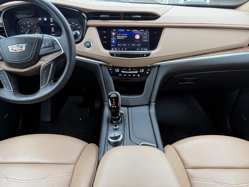Cadillac XT5 Vehicle Image 11