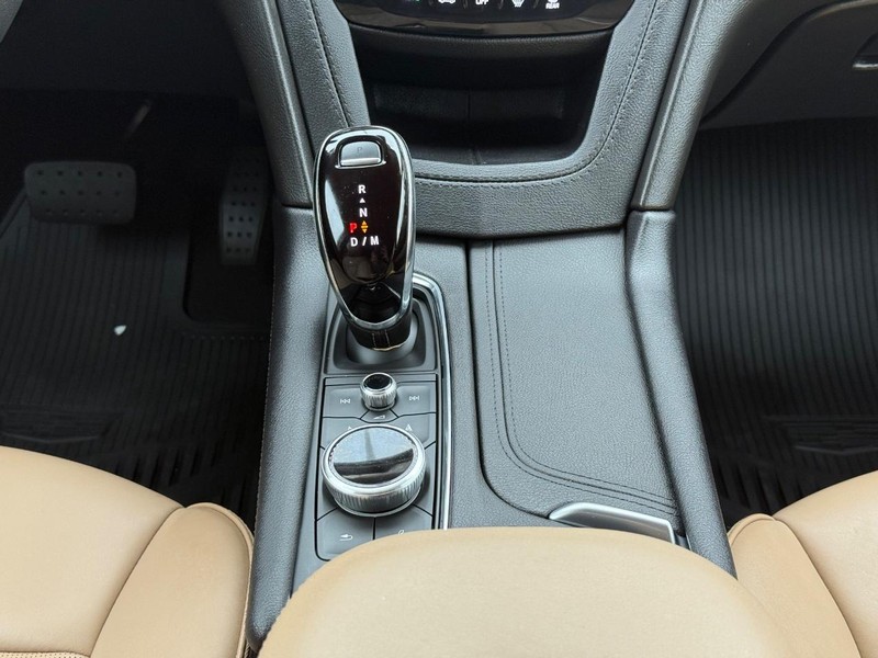 Cadillac XT5 Vehicle Image 13