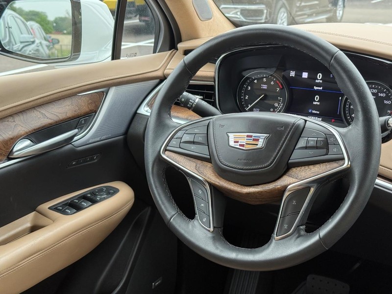 Cadillac XT5 Vehicle Image 14