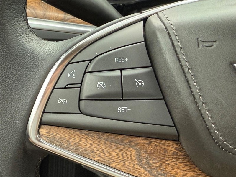 Cadillac XT5 Vehicle Image 16