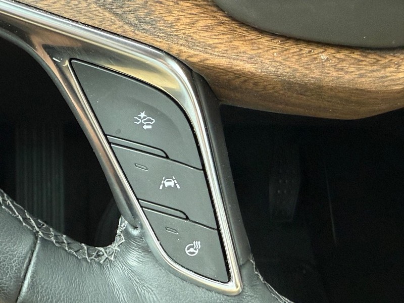 Cadillac XT5 Vehicle Image 18