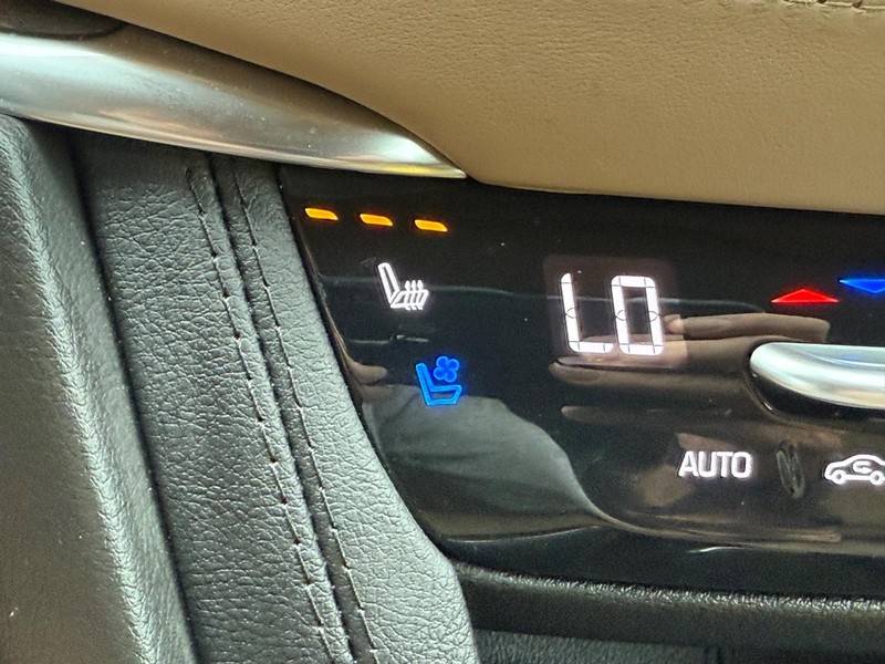 Cadillac XT5 Vehicle Image 21