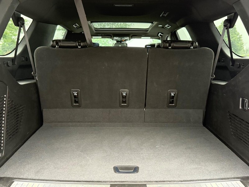 GMC Yukon XL Vehicle Image 05
