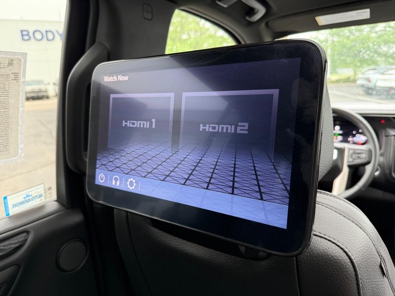 GMC Yukon XL Vehicle Image 12