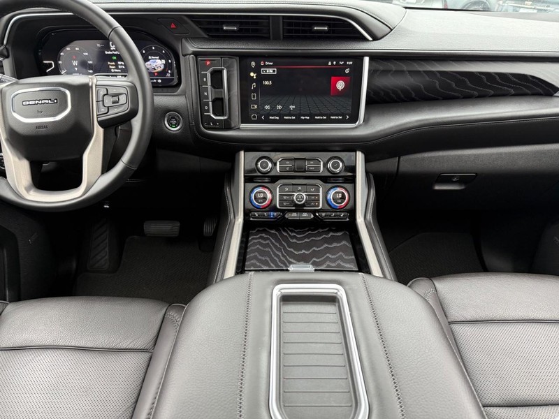 GMC Yukon XL Vehicle Image 13