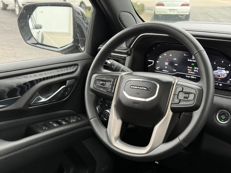 GMC Yukon XL Vehicle Image 17