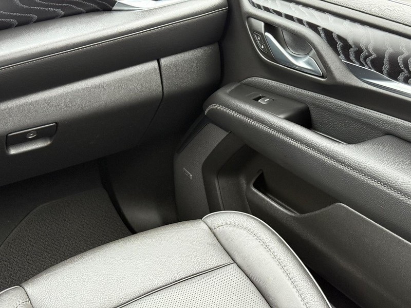 GMC Yukon XL Vehicle Image 18
