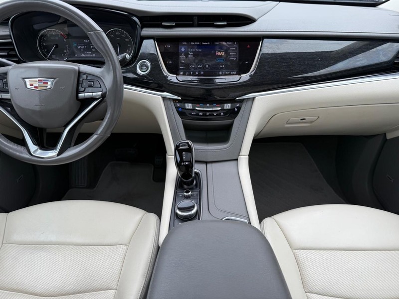 Cadillac XT6 Vehicle Image 12