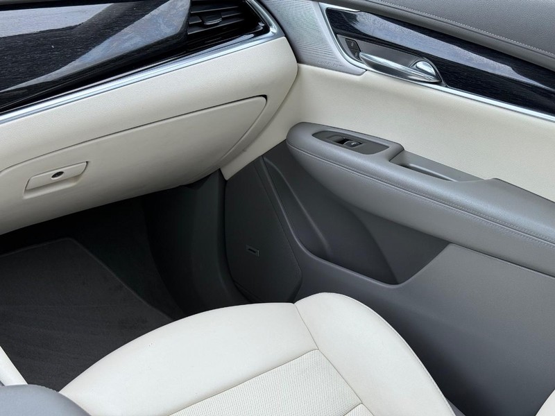 Cadillac XT6 Vehicle Image 16