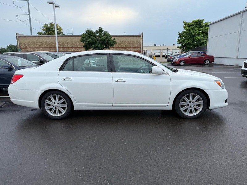 Toyota Avalon Vehicle Image 02