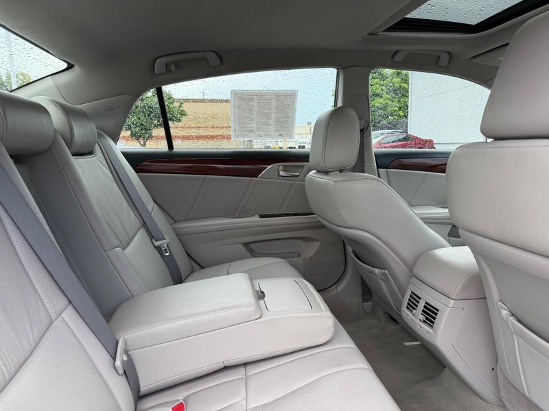 Toyota Avalon Vehicle Image 09