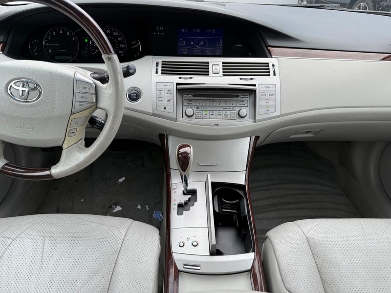 Toyota Avalon Vehicle Image 10