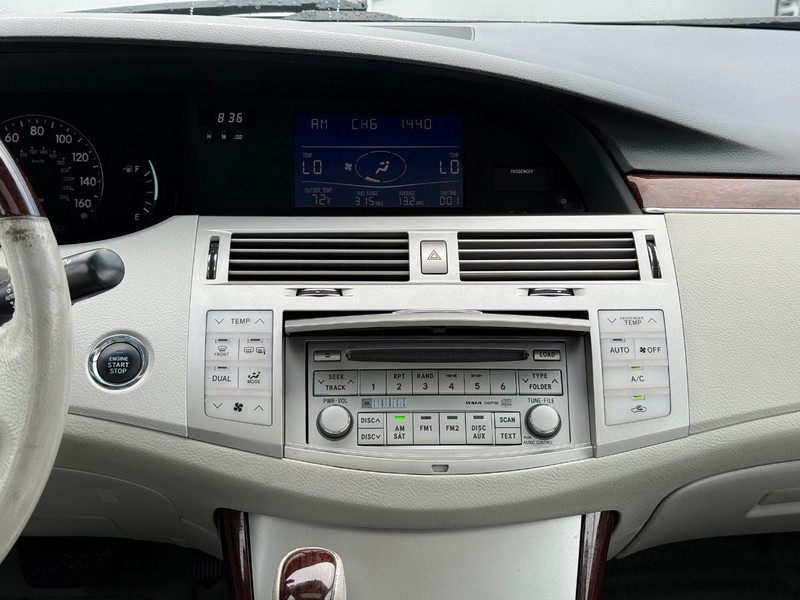 Toyota Avalon Vehicle Image 11