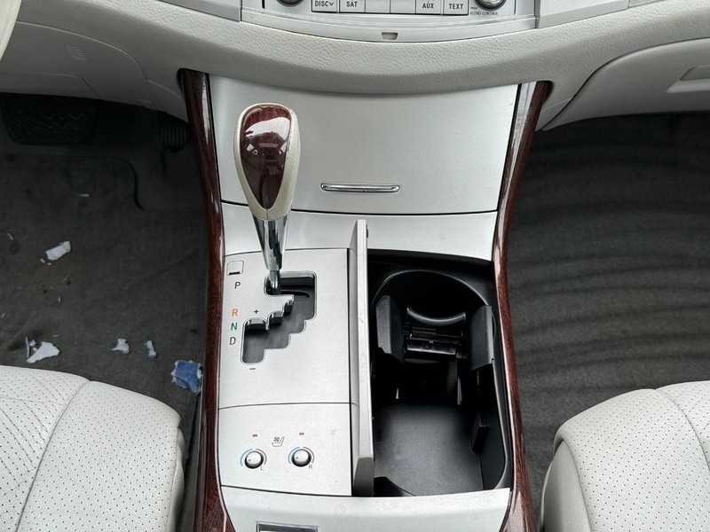 Toyota Avalon Vehicle Image 12