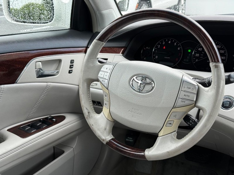Toyota Avalon Vehicle Image 13