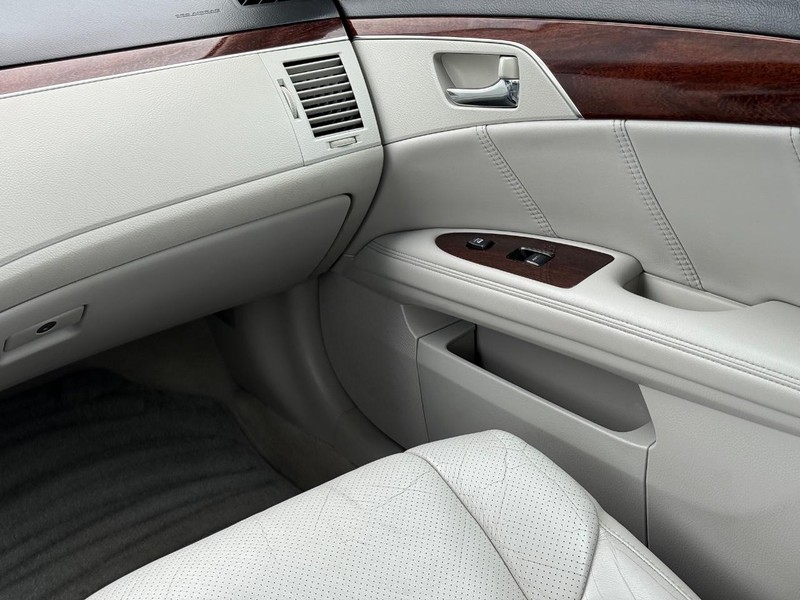 Toyota Avalon Vehicle Image 14