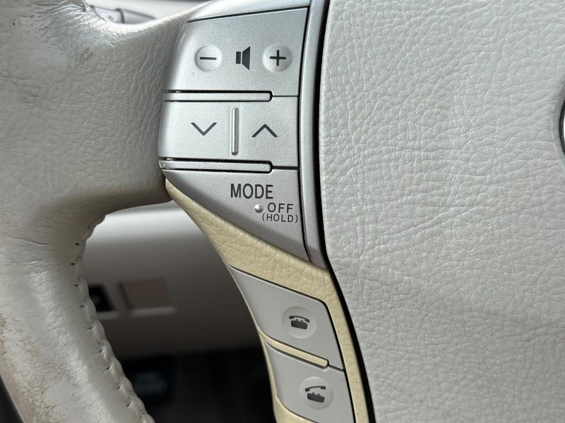 Toyota Avalon Vehicle Image 15